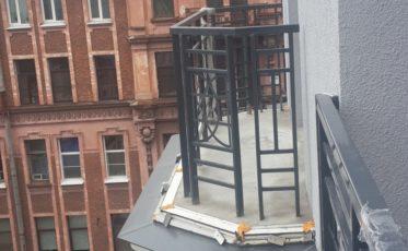 Изготовление и установка ограждений крыши и балконов из черного металла